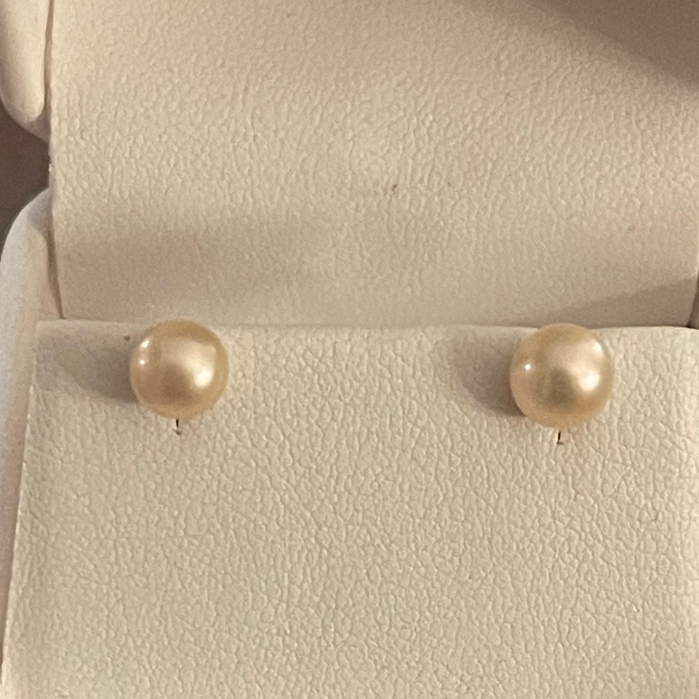 Natural cultured freshwater creamy white 6mm pearl silver plated stud earrings